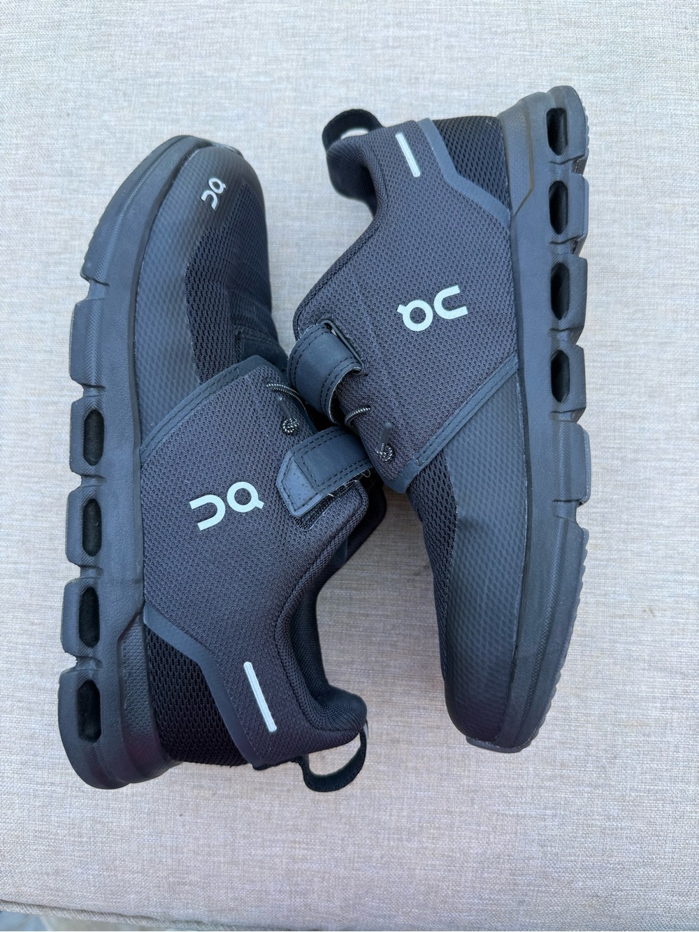 On Cloud kids play sneaker size 3